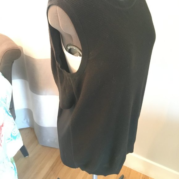 Banana Republic Sleeveless Sweater - Picture 1 of 8